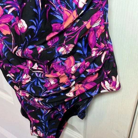 CALVIN KLEIN Twist Front Tummy Control One Piece Black Floral Swimsuit Size 16 - Picture 5 of 14